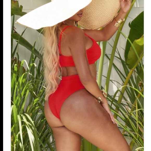 Matte collection red bikini 👙 - Picture 2 of 4